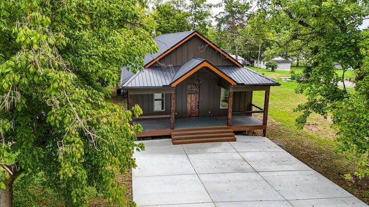 Property Photo:  107 Locust Avenue  TN 37380 