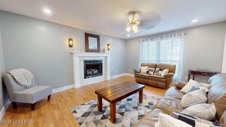 Property Photo:  409 College View Dr  KY 42701 