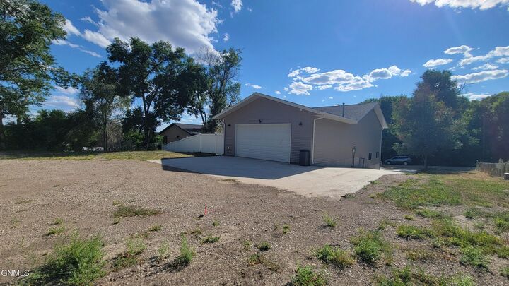 Property Photo:  506 4th Avenue NE  ND 58554 