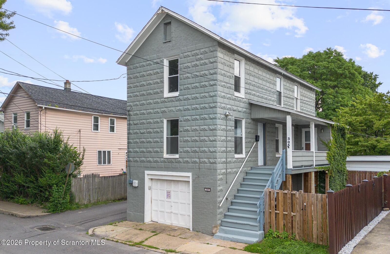 Property Photo:  305 Dean Court  PA 18704 