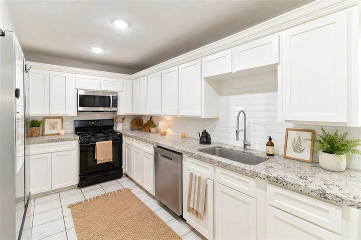 Property Photo:  117 Cannon Street  TX 77531 