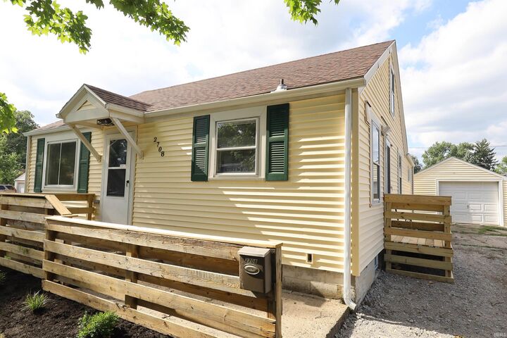 Property Photo:  2708 Witchwood Drive  IN 46809-2362 