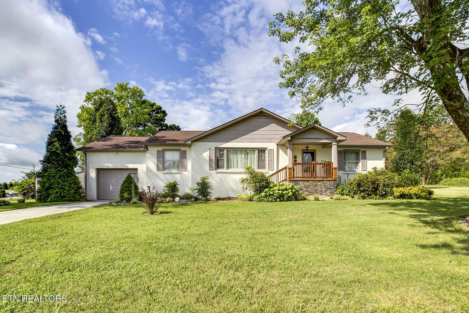 Property Photo: 484 Kemmer Rd TN 37381