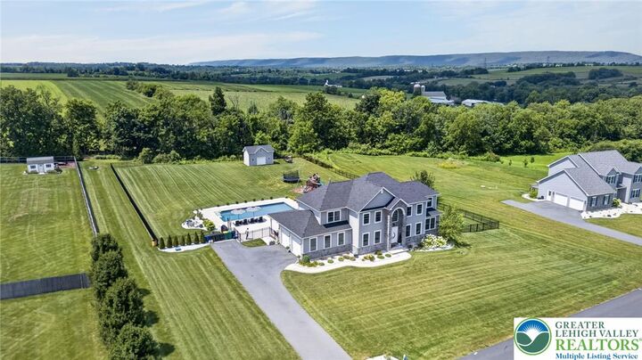 Property Photo:  1333 Colony Lane  PA 18072 