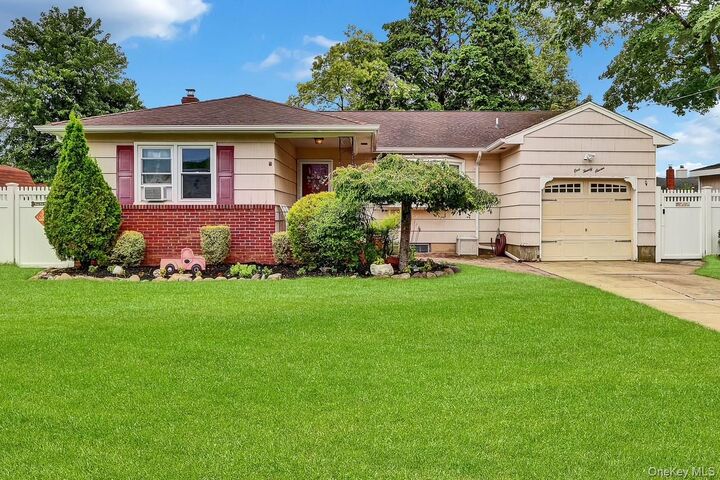 Property Photo:  127 Queens Avenue  NY 11704 