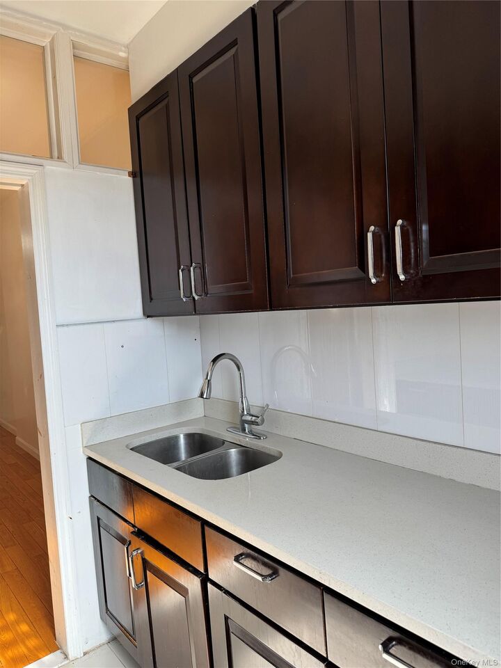 Property Photo: 2925 Matthews Avenue 6H NY 10467