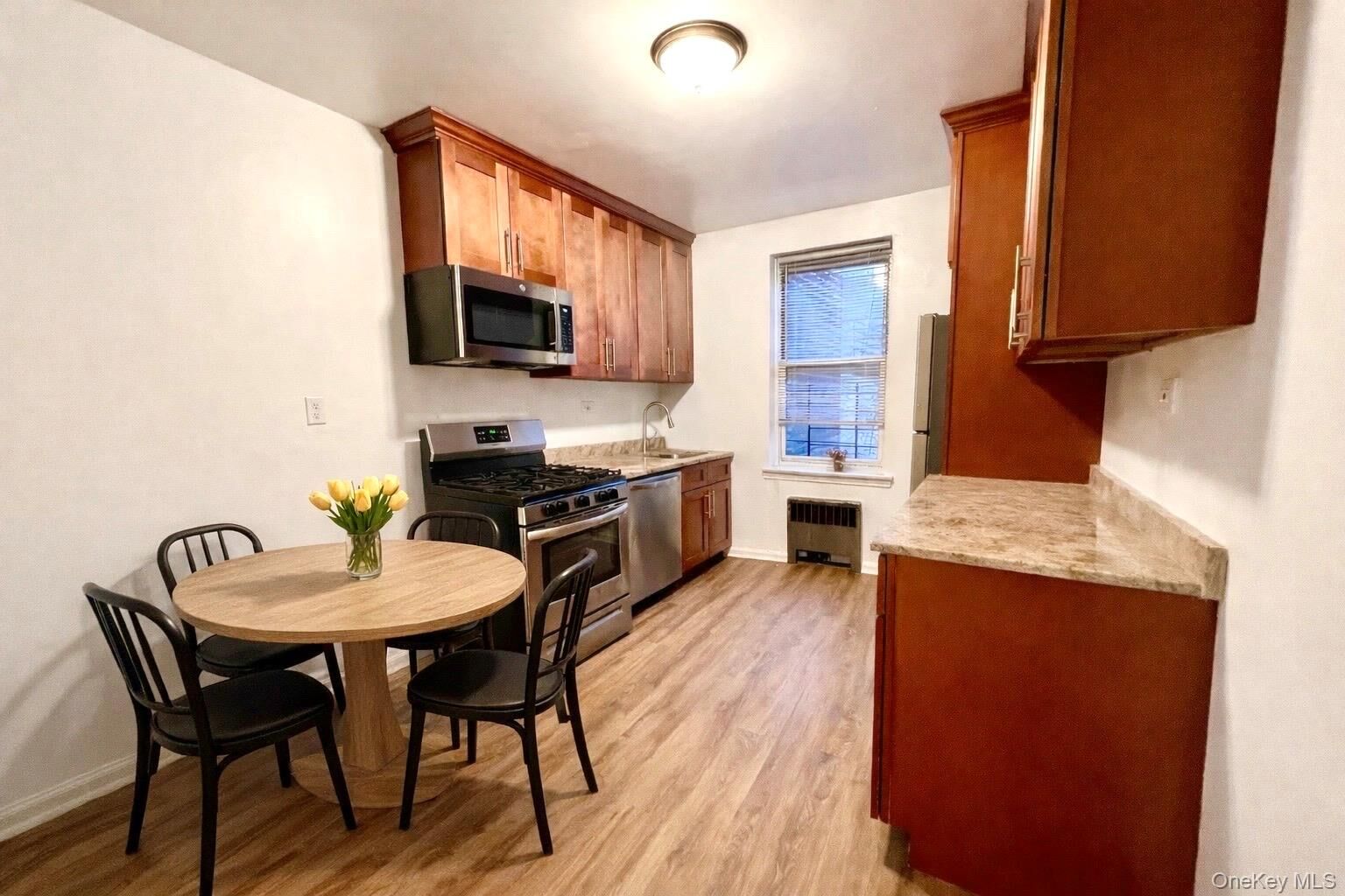 Property Photo: 2080 Barnes Avenue 5B NY 10462