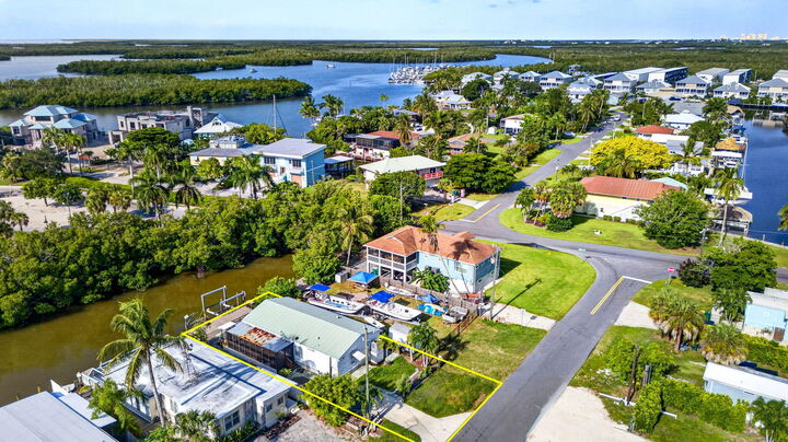 Property Photo:  