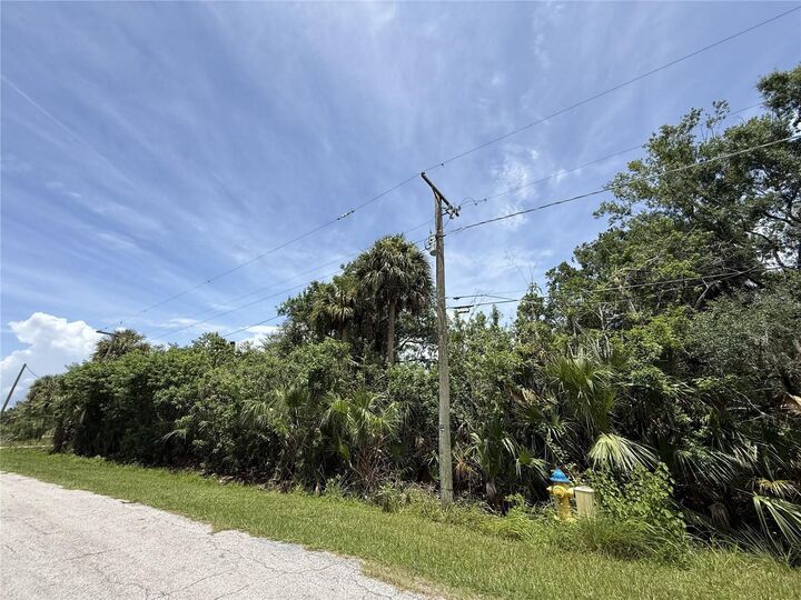 Property Photo: 5997 Kracker Avenue FL 33534