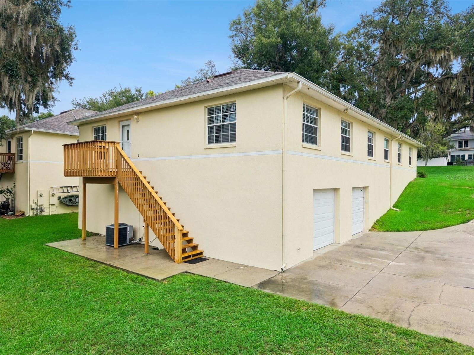 Property Photo: 180 E Minnehaha Avenue FL 34711