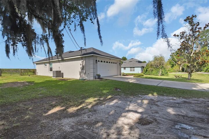 Property Photo: 523 Konomac Lake Drive FL 32713