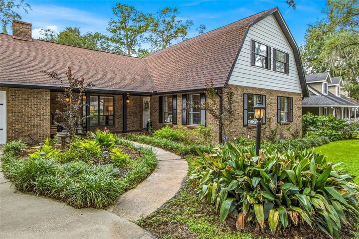 Property Photo: 527 Colonial Drive FL 34601