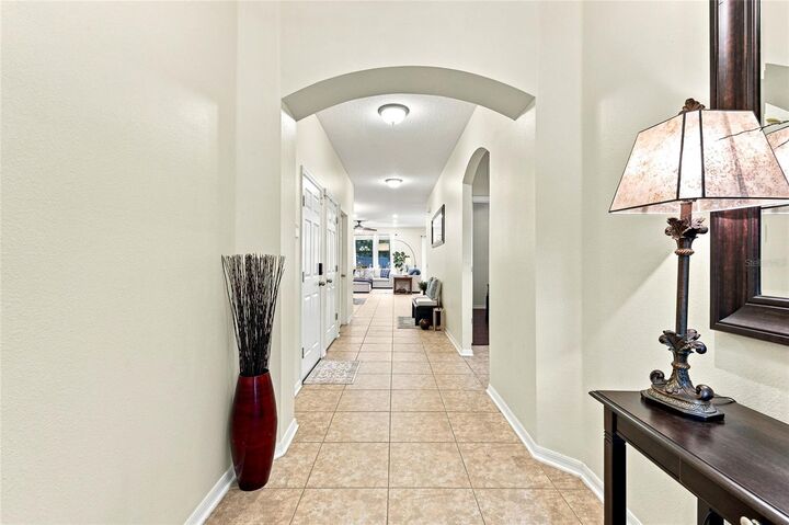 Property Photo:  1008 Oakcrest Drive  FL 33510 