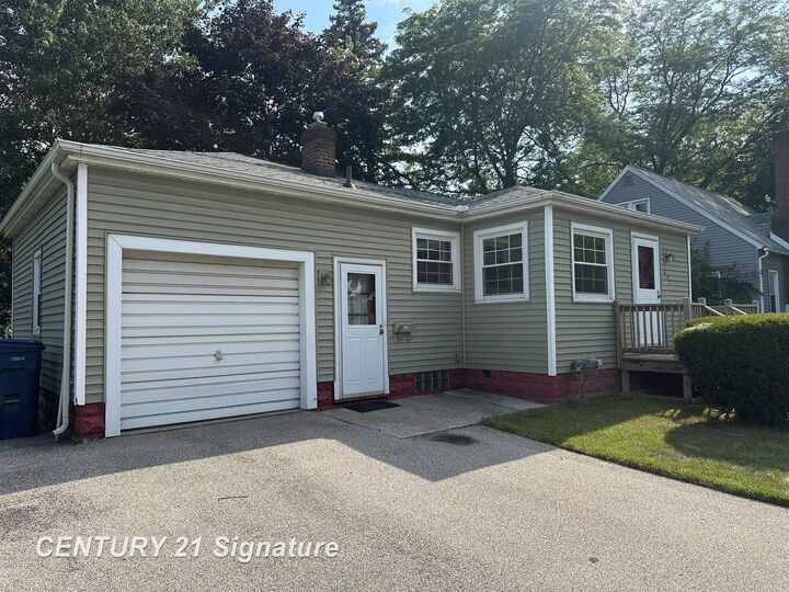 Property Photo:  407 W Jenny Street  MI 48706 