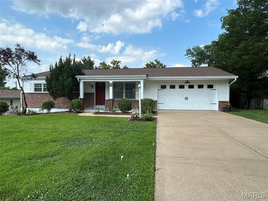 Property Photo:  31 Graeler Drive  MO 63146 