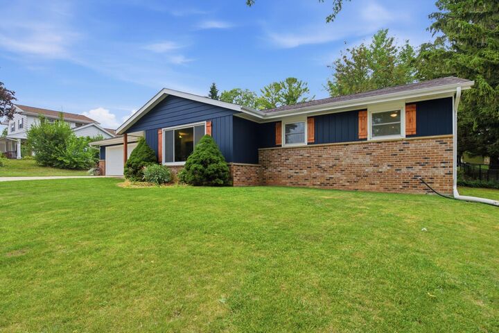 Property Photo:  500 Summit Dr  WI 53074 