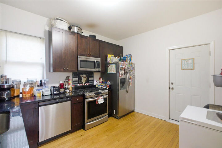 Property Photo: 7065 N Wolcott Avenue IL 60626