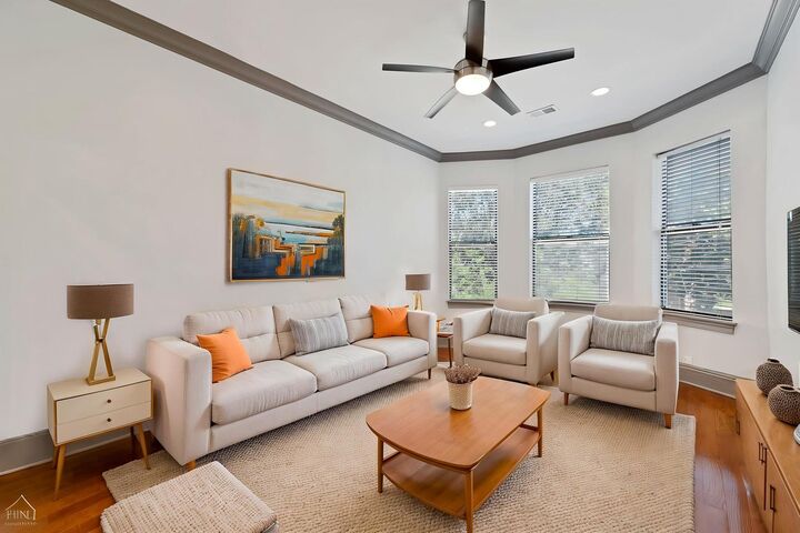 Property Photo: 438 E 45th Place IL 60653