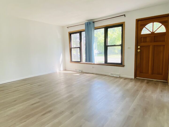 Property Photo:  1508 W Palm Drive  IL 60056 