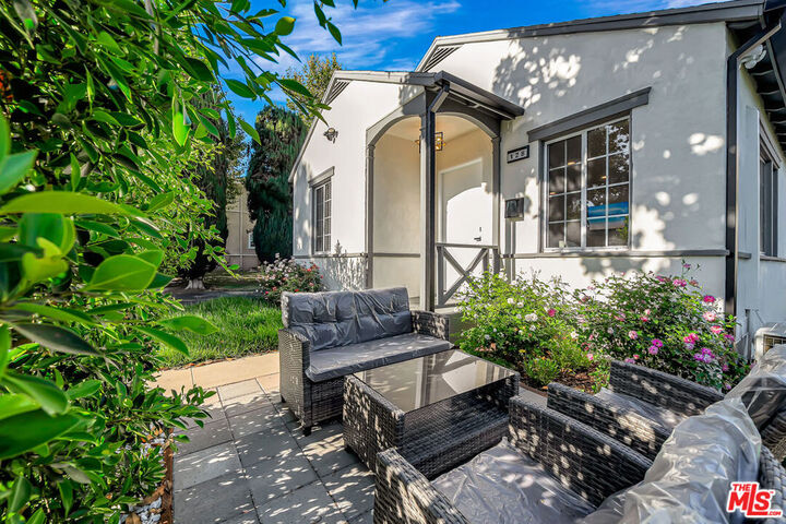 Property Photo: 128 Lukens Place CA 91206