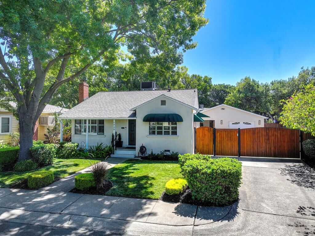 Property Photo: 1725 50th Street CA 95819