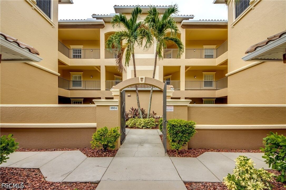 Property Photo:  3804 Agualinda Boulevard 102  FL 33914 