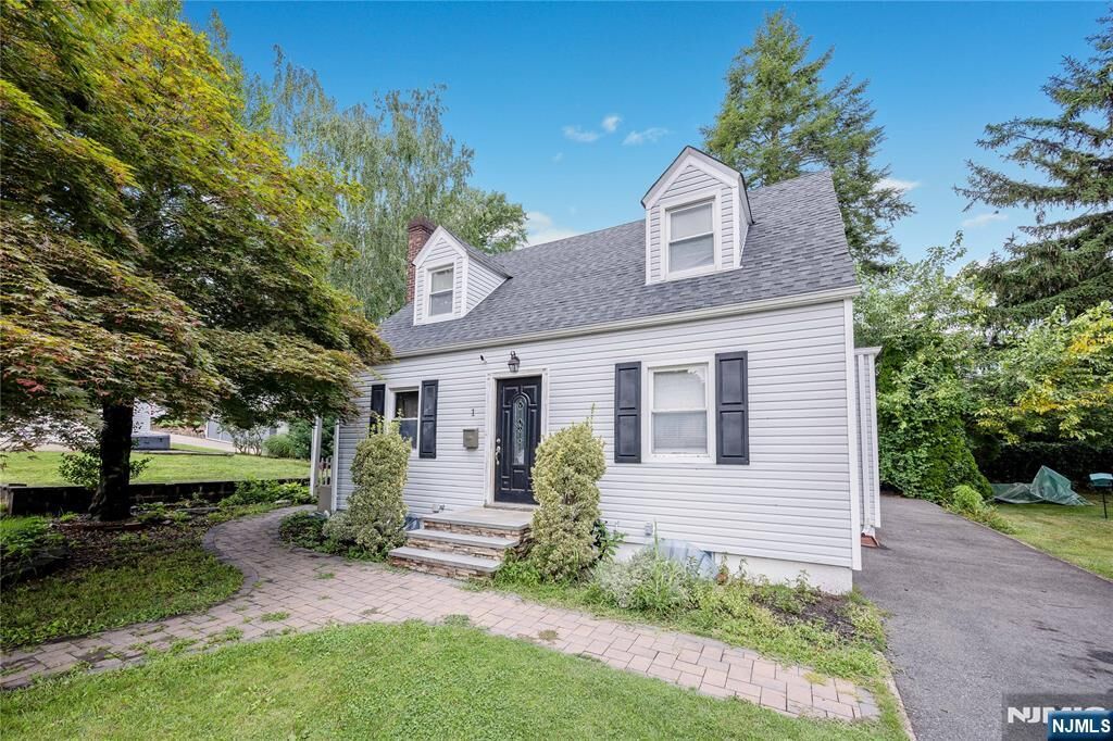 Property Photo:  1 Garden Court  NJ 07026 