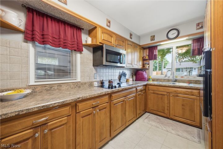 Property Photo: 222 Sunset Court OH 44408