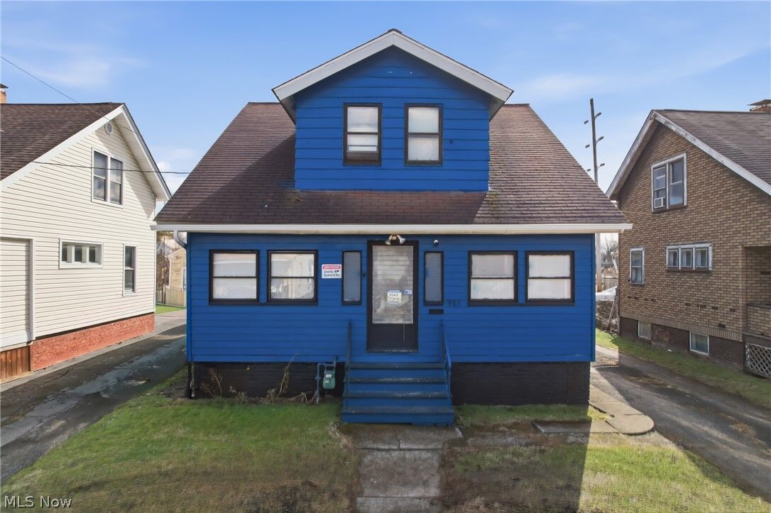 Property Photo: 983 Garden Street NW OH 44485