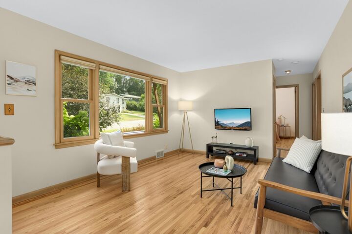 Property Photo: 539 Frontenac Place MN 55104