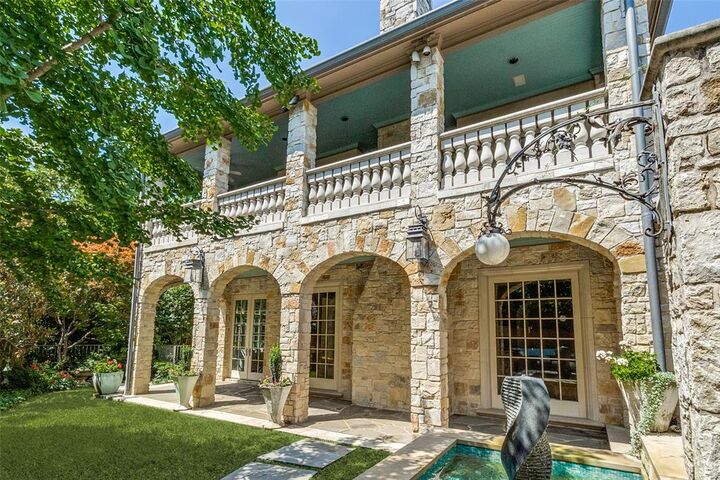 Property Photo: 5800 Armstrong Parkway TX 75205