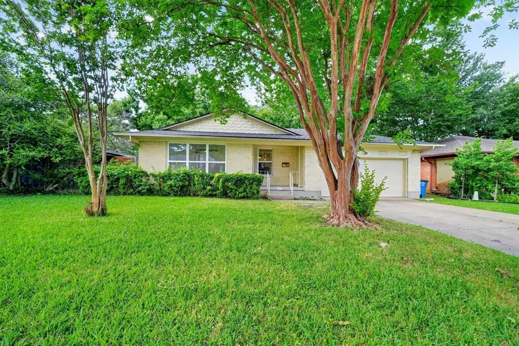 Property Photo: 2632 Materhorn Drive TX 75228