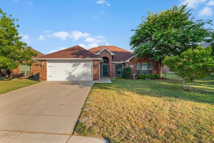 Property Photo: 380 Lockwood Lane TX 76087