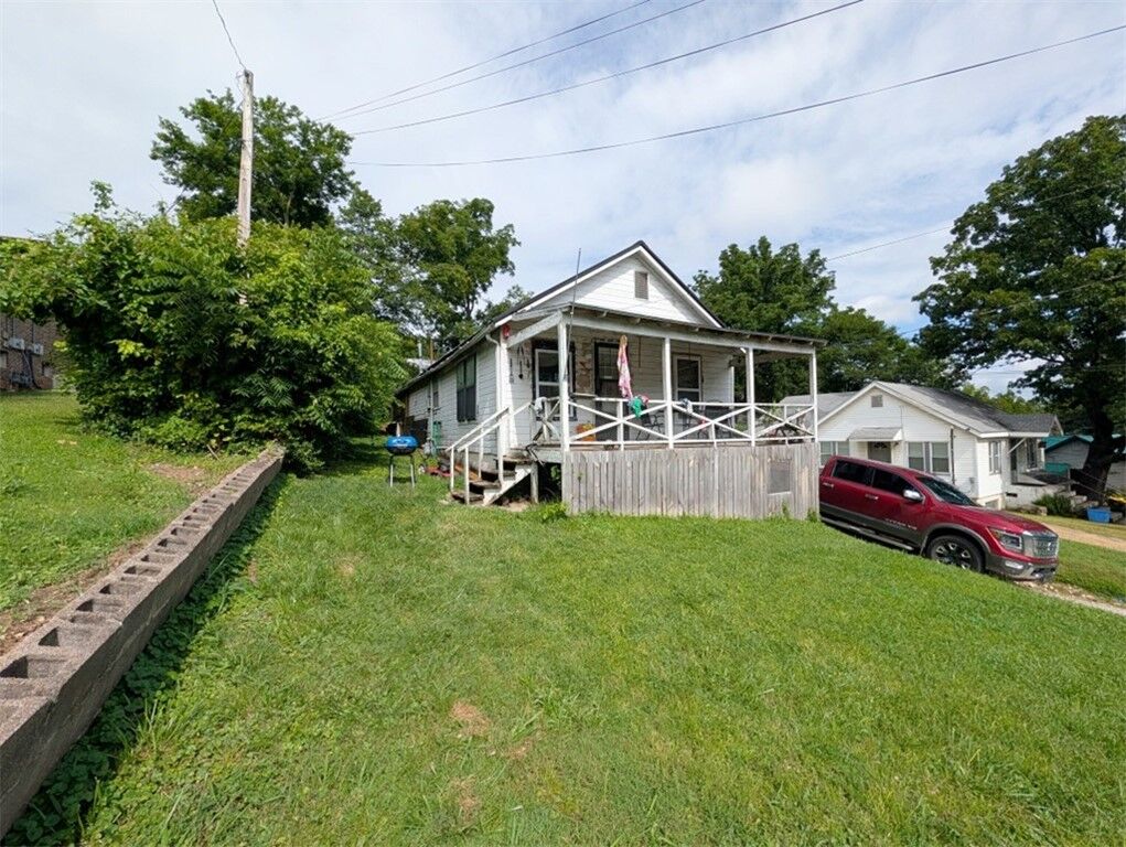 Property Photo: 1112 N Spring Street AR 72601