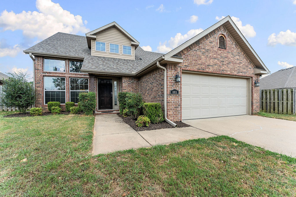 Property Photo:  605 SW Milestone Road  AR 72712 