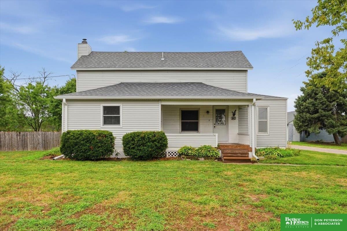 Property Photo: 401 W Cloverly Road NE 68025
