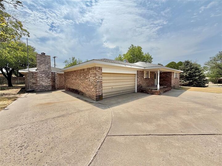 Property Photo: 231 Circle Drive OK 73942