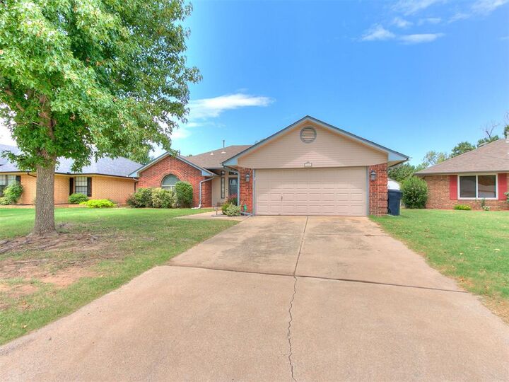 Property Photo: 7117 NW 102nd Street OK 73162