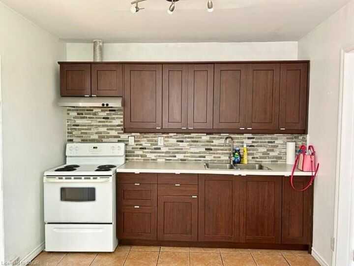 Property Photo: 69 Sherman Avenue S 4 ON L8M 2P8