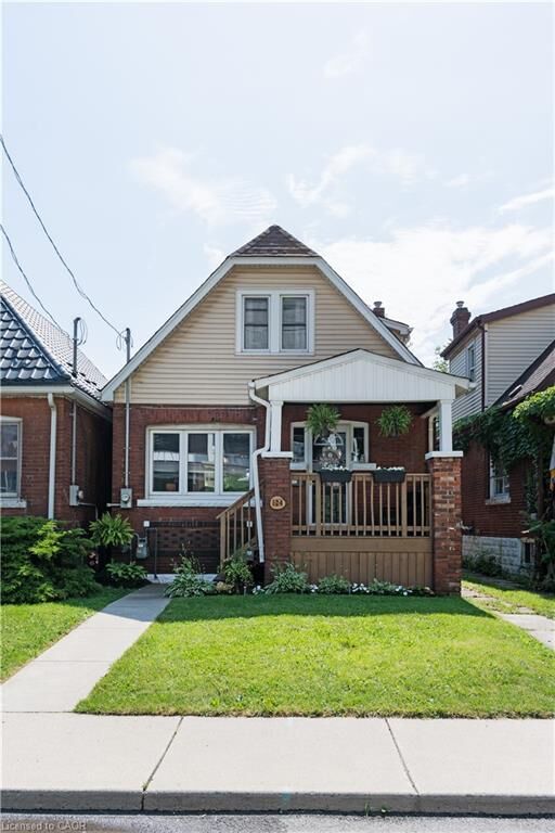 Property Photo: 124 Balsam Avenue N ON L8L 6Y3