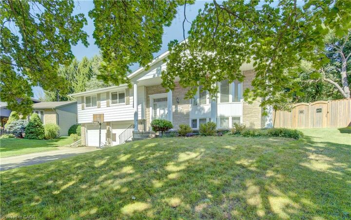 Property Photo: 106 Autumn Hill Crescent ON N2N 1K7