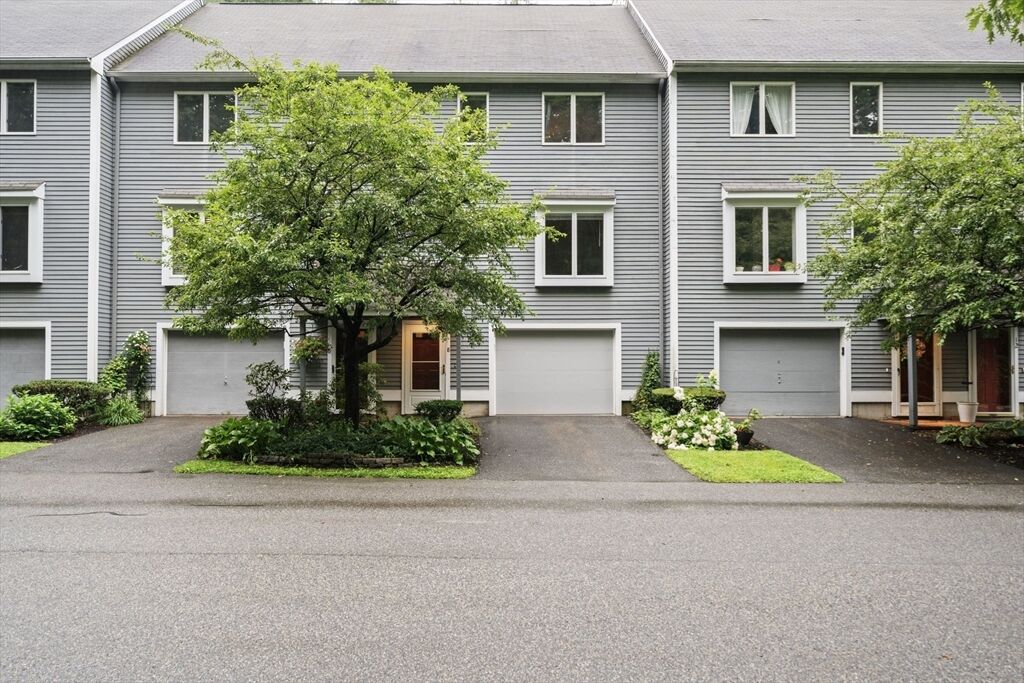 Property Photo:  8 Country Meadow Rd 8  MA 01832 
