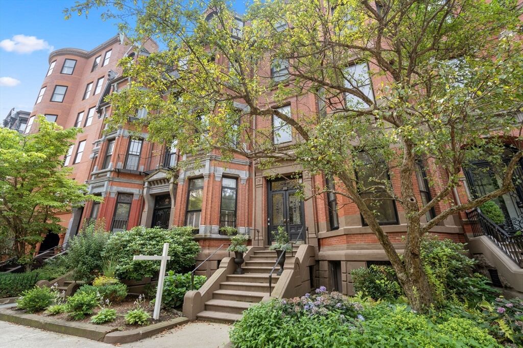 Property Photo:  298 Commonwealth Ave G1  MA 02115 