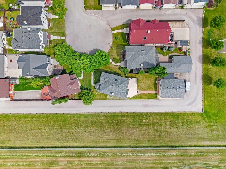 Property Photo: 31 Elgin Green SE AB T2Z 3Y8