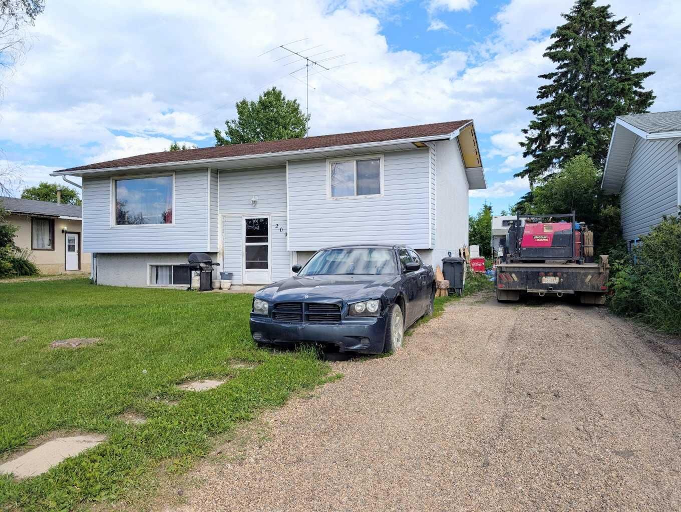 Property Photo: 209 7 Street SE AB T0G 2A3