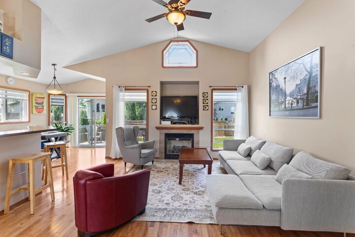 Property Photo:  5408 59 Street  AB T4V 5B9 
