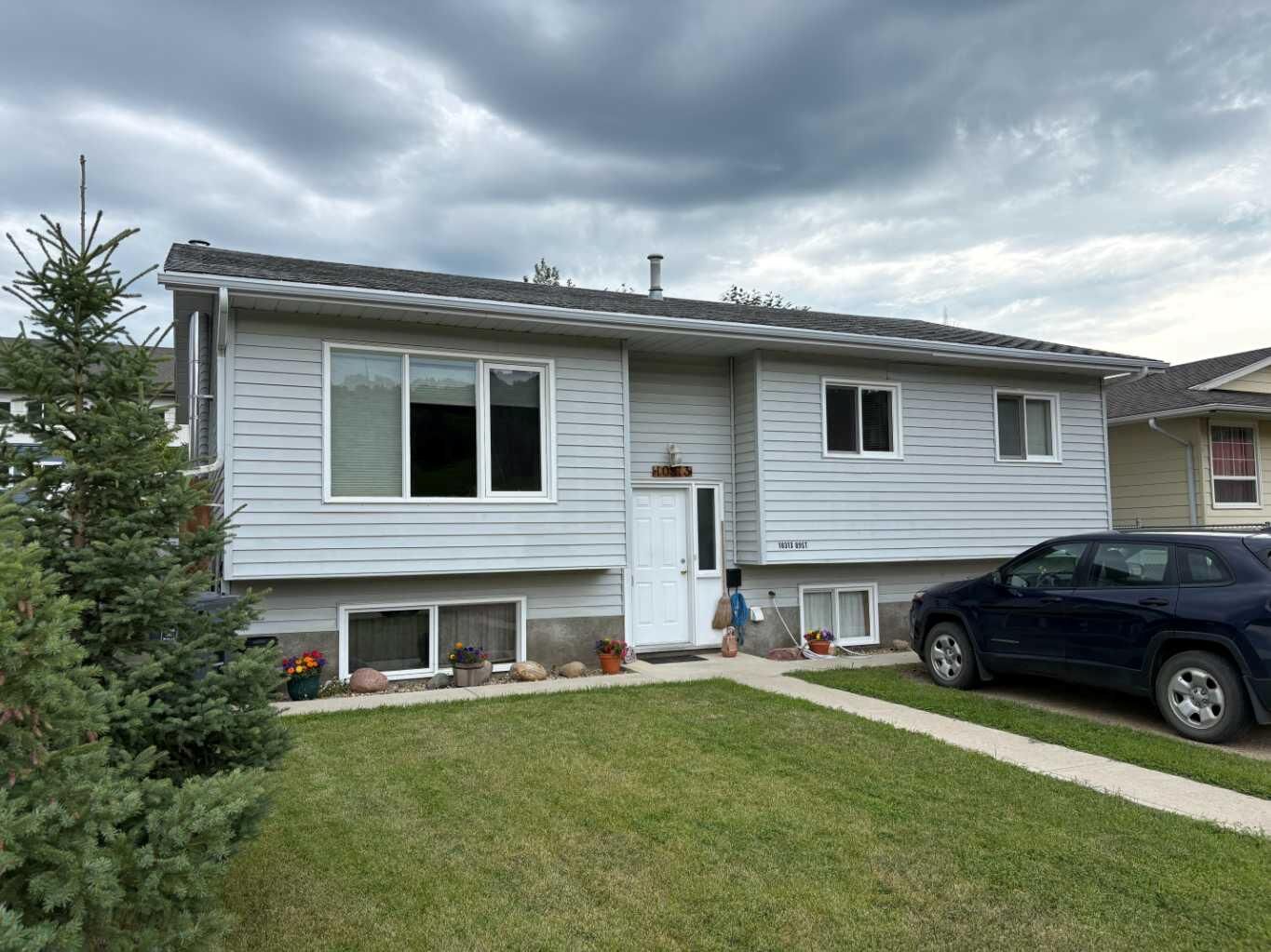 Property Photo: 10313 89 Street AB T8S 1N9
