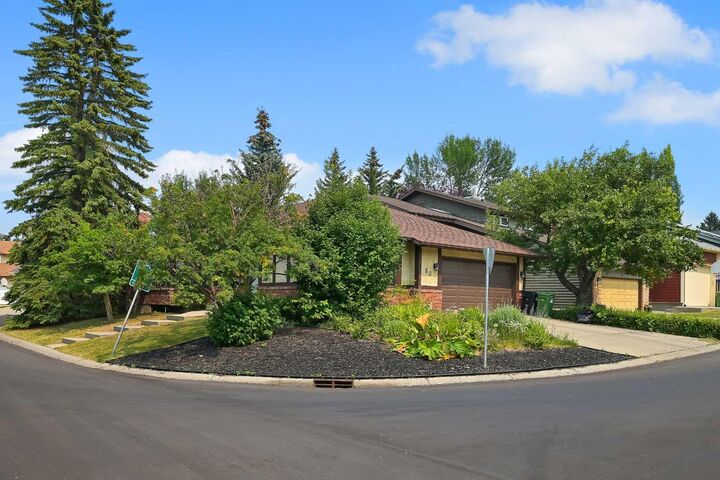 Property Photo: 80 Edforth Way NW AB T3A 3W2