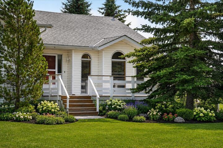 Property Photo:  251011 Range Road 254 Road  AB T1P 0W2 