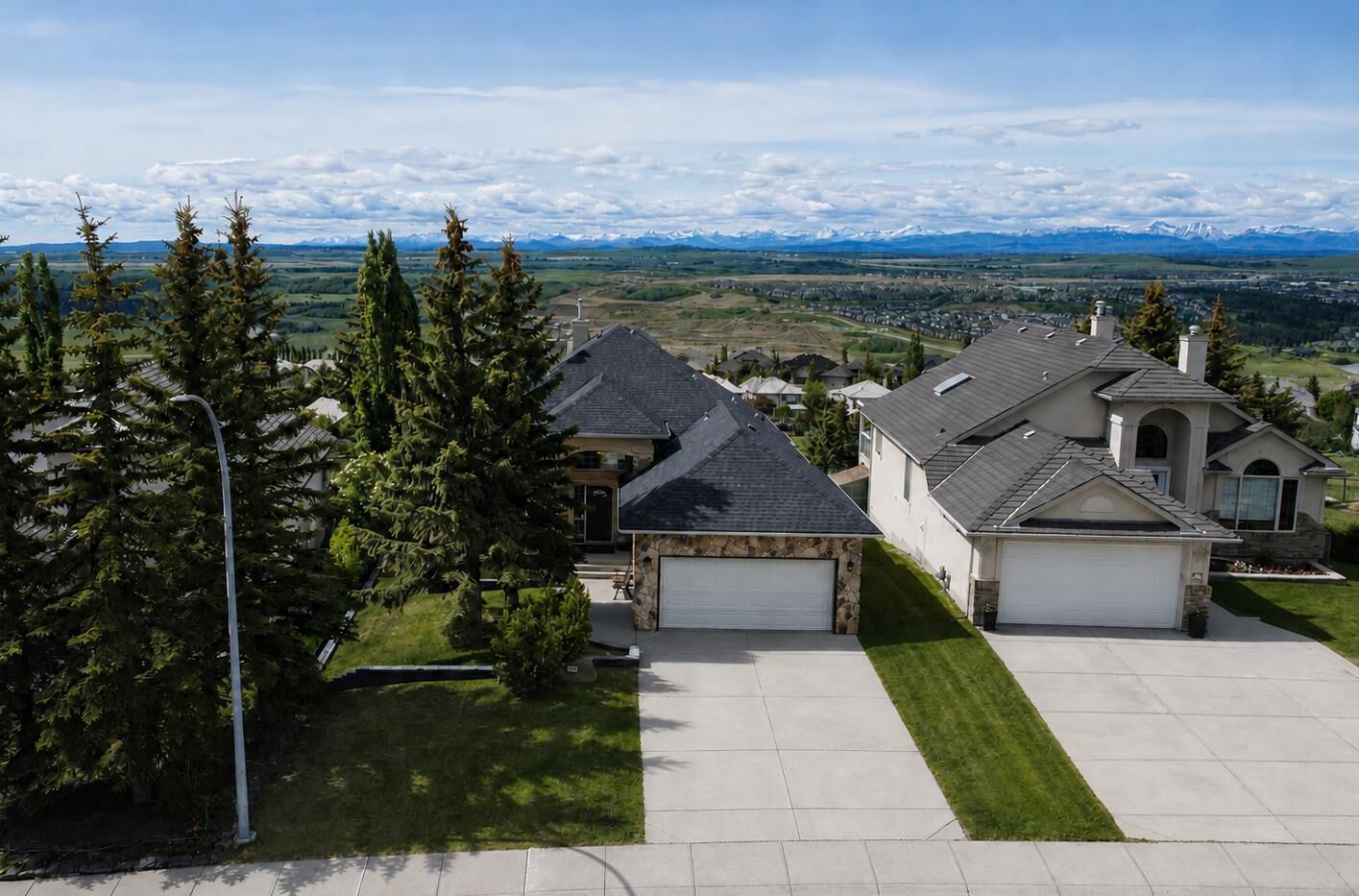 Property Photo: 321 Gleneagles View AB T4C 1P4